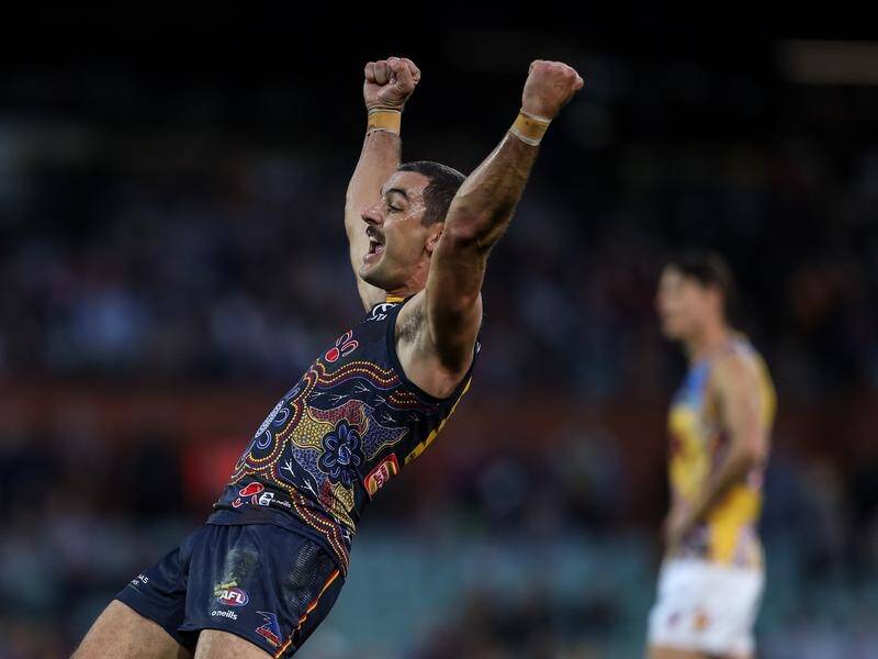Taylor Walker's three goals helped Adelaide to a superb 17-point win over Brisbane at Adelaide Oval. (Matt Turner/AAP PHOTOS)