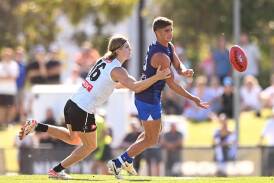 Harry Sheezel (right) in action for North Melbourne in their pre-season hit-out against Collingwood. (James Ross/AAP PHOTOS)