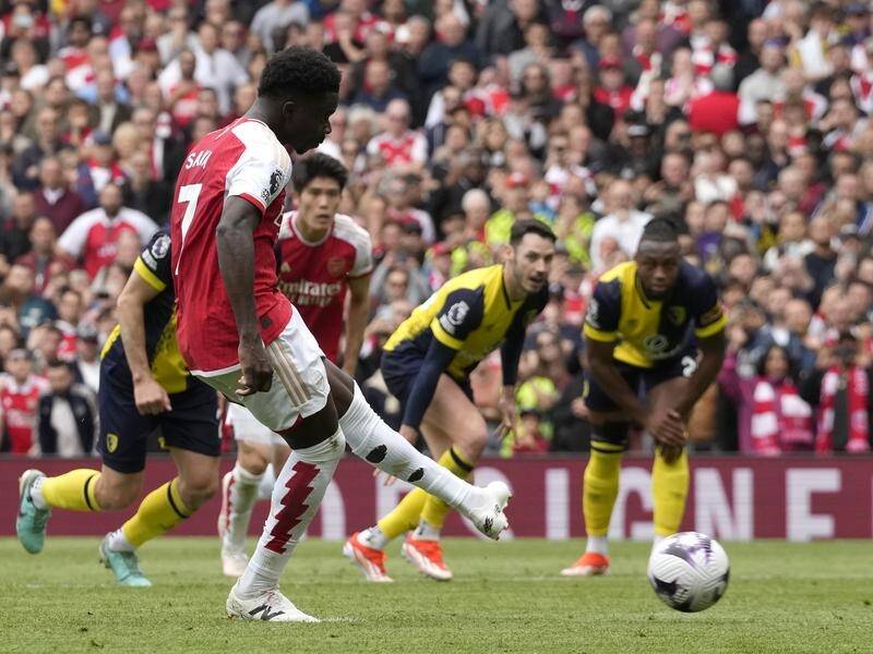 Arsenal's Bukayo Saka sets his side on their way to victory by stroking home a first-half penalty. (AP PHOTO)